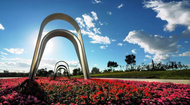 Peace_Arch%2C_Changchun%2C_China%2C_Expanding_Influence_LR.jpg